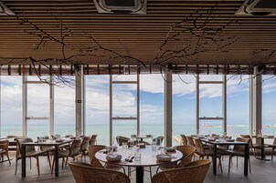 2 间餐厅，供应早餐、午餐和晚餐，意大利菜