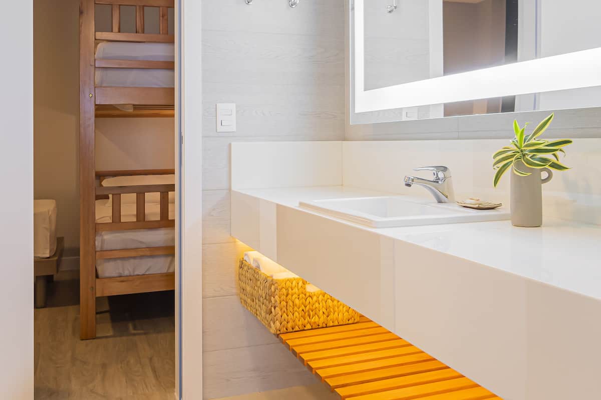 1 bedroom, premium bedding, minibar, in-room safe