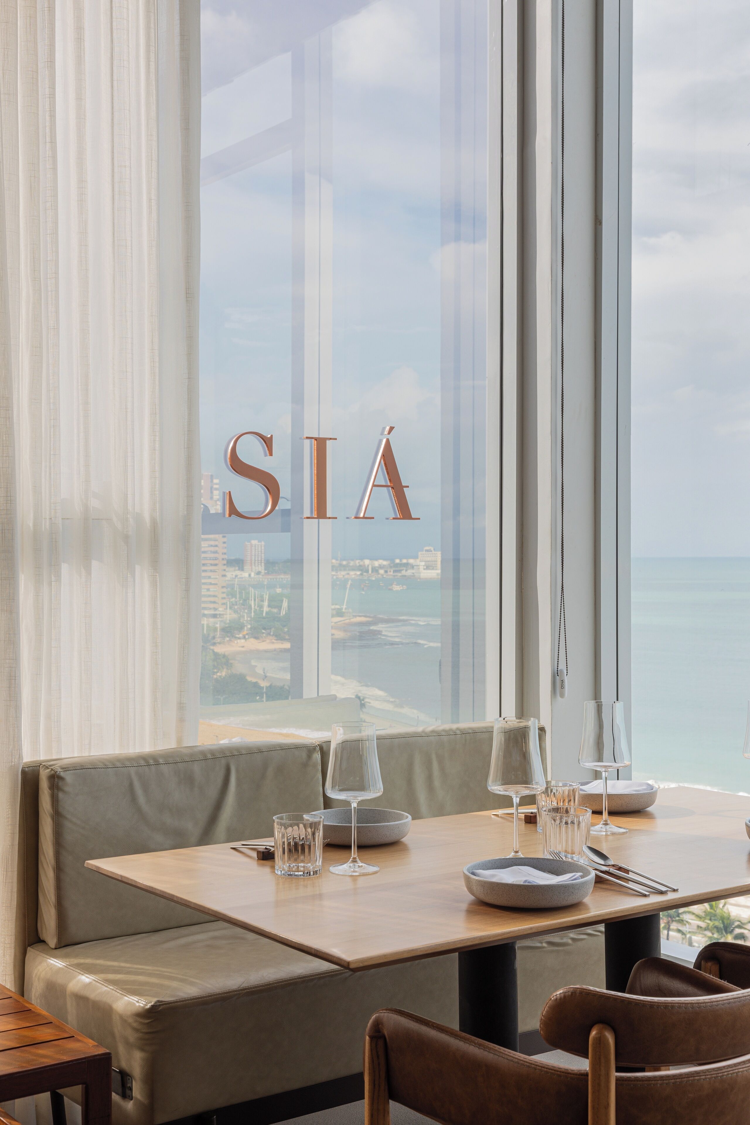 2 restaurants, breakfast, lunch, dinner served; italian cuisine