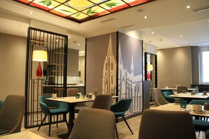 Café da manhã com buffet todos os dias mediante uma taxa