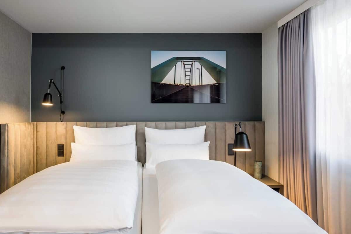 Apartment (no elevator) | 1 bedroom, hypo-allergenic bedding, in-room safe, desk