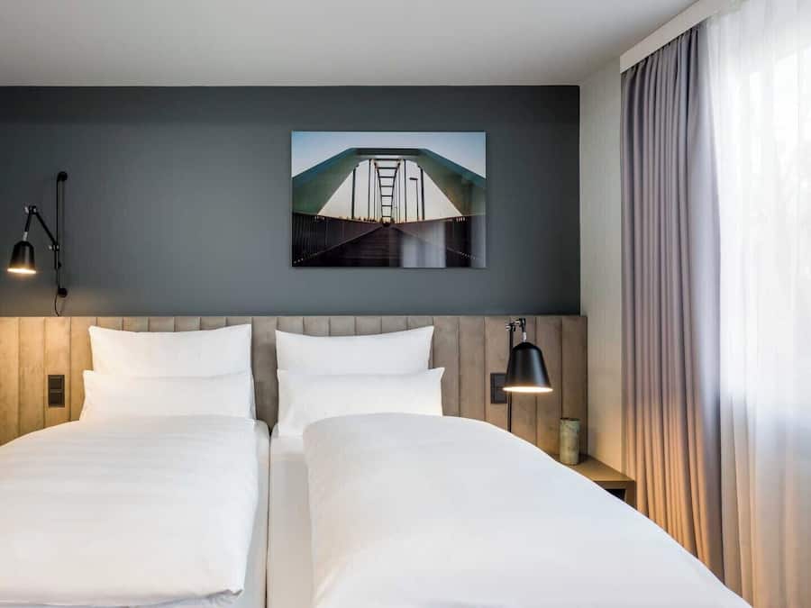 Literie hypoallergénique, coffres-forts dans les chambres, bureau