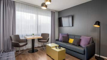 Departamento (no elevator) | Área de sala de estar | Televisión LCD de 32 pulgadas con canales vía satélite y televisión