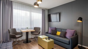 Apartment (no elevator) | Living area | 32-inch LCD TV with satellite channels, TV