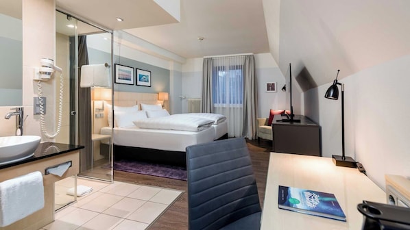 Standard Double Room | Hypo-allergenic bedding, in-room safe, desk, soundproofing