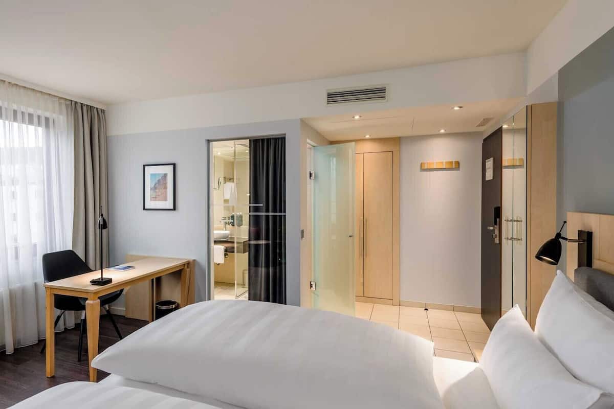 Superior Double Room | 1 bedroom, hypo-allergenic bedding, in-room safe, desk