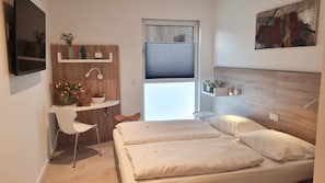 Standardzimmer | Schreibtisch, Verdunkelungsvorhänge, Bügeleisen/Bügelbrett