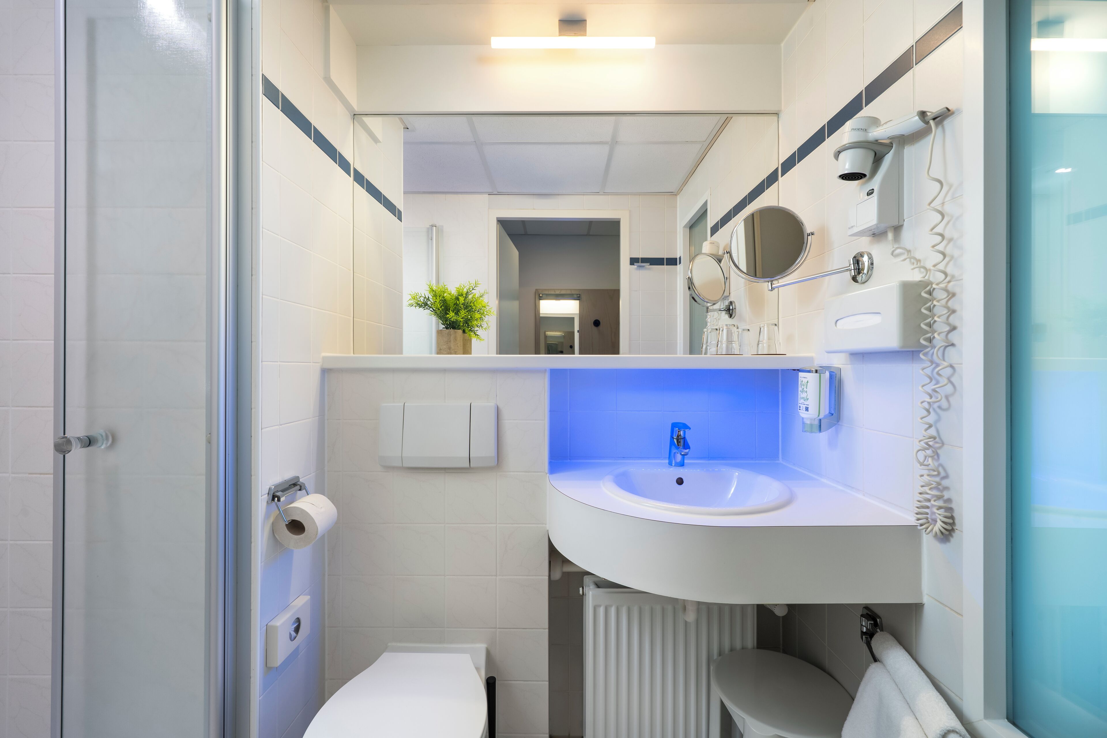 standard room | bathroom | shower, hair dryer, towels, shampoo