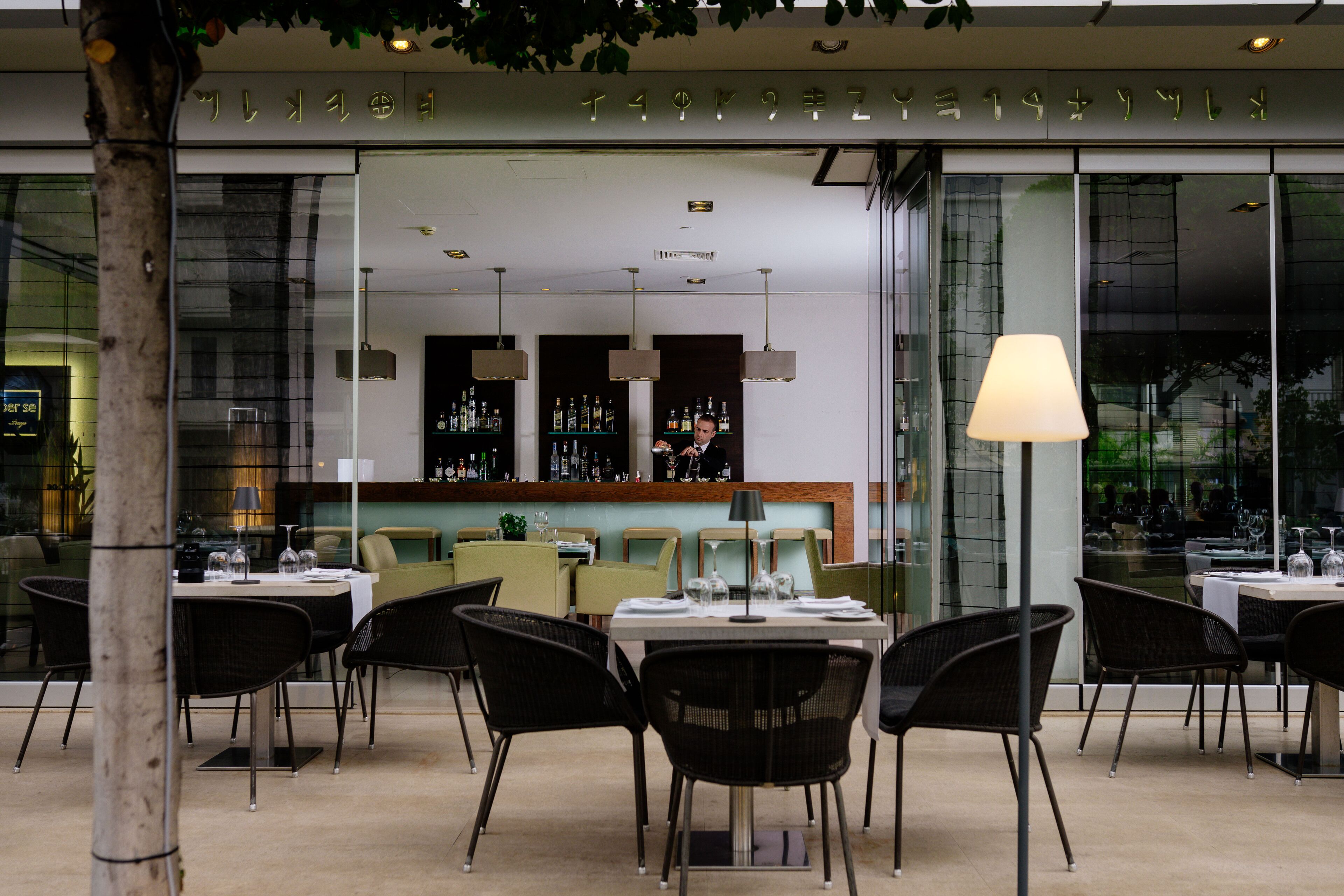 2 restaurants, spécialités Cuisine méditerranéenne