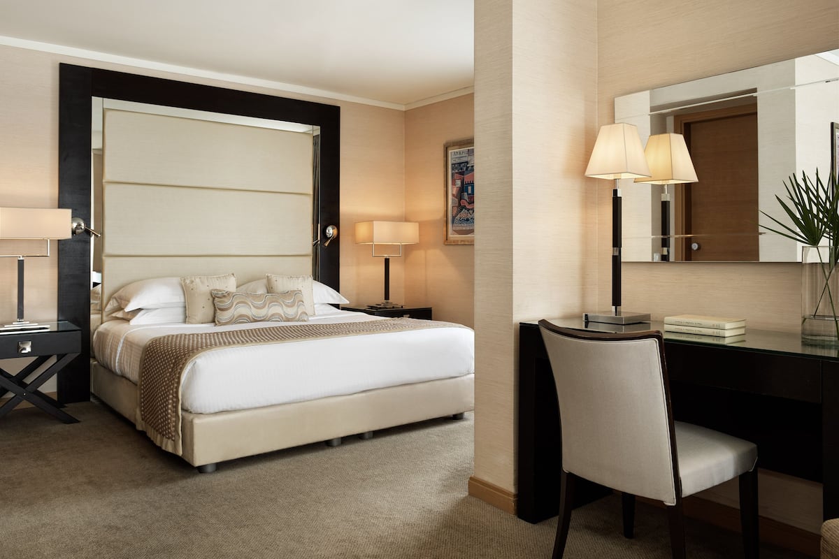 Executive Suite, 1 Bedroom, Non Smoking, Jetted Tub | Egyptian cotton sheets, premium bedding, Select Comfort beds