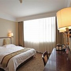 Standard Double Room | Down comforters, minibar, in-room safe, desk - Bell Tower Hotel Xian (Xi'an)