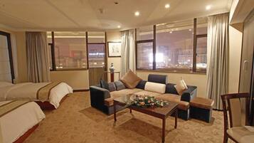 Kahden hengen standard-huone (kaksi sänkyä) | Oleskelualue | 21–tuumainen LCD-televisio, jossa kaapelikanavat