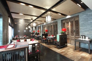 2 restaurants, breakfast served - Bell Tower Hotel Xian (Xi'an)