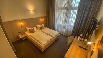 Ofnæmisprófaður sængurfatnaður, öryggishólf í herbergi, skrifborð