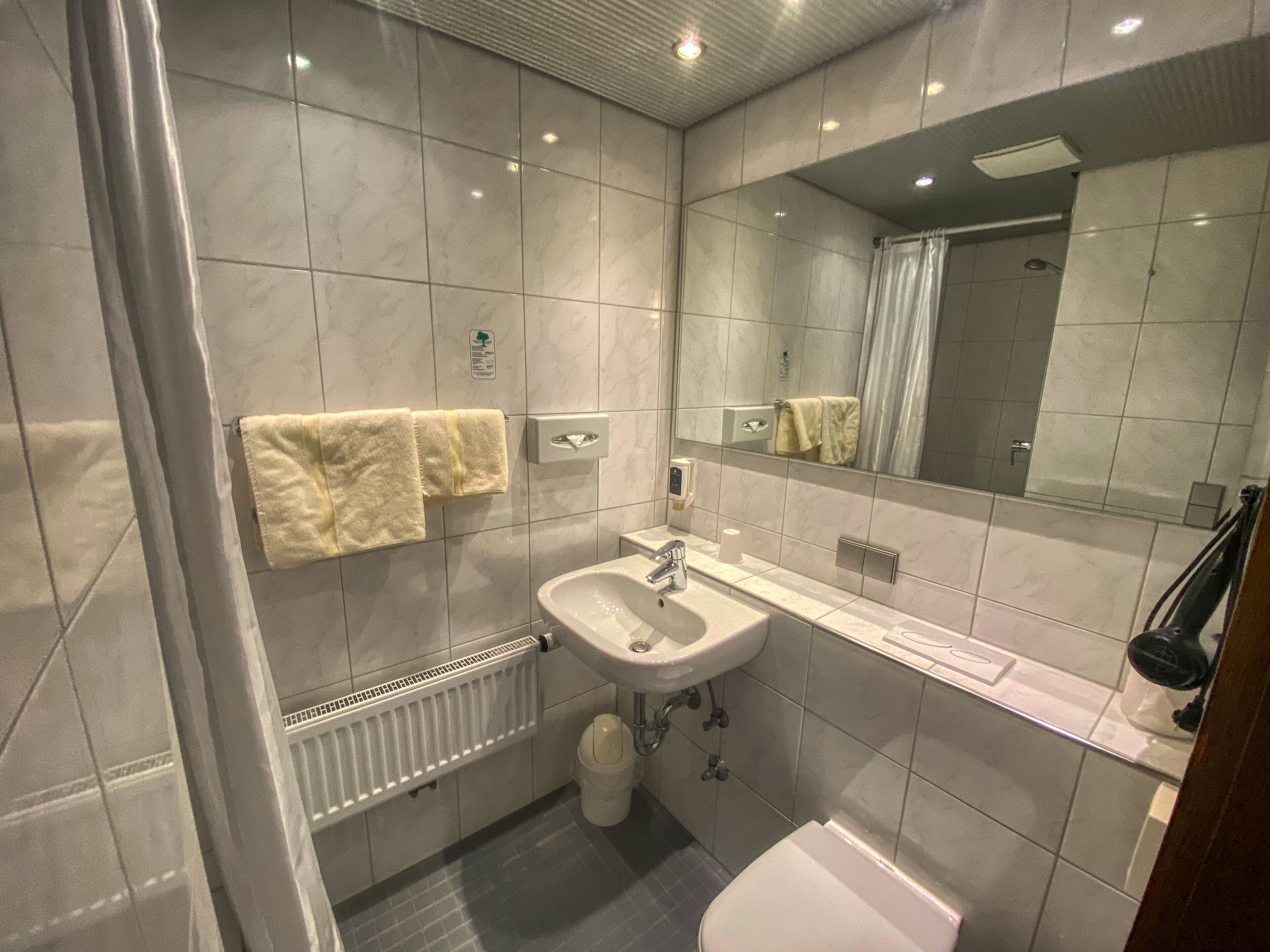 comfort single room | bathroom | free toiletries, hair dryer, towels