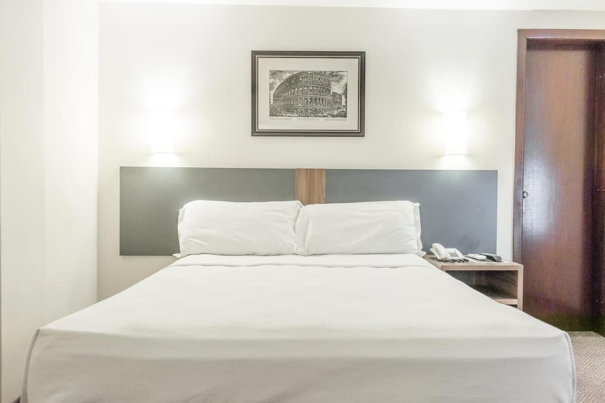 Minibar, caja fuerte, escritorio y wifi gratis