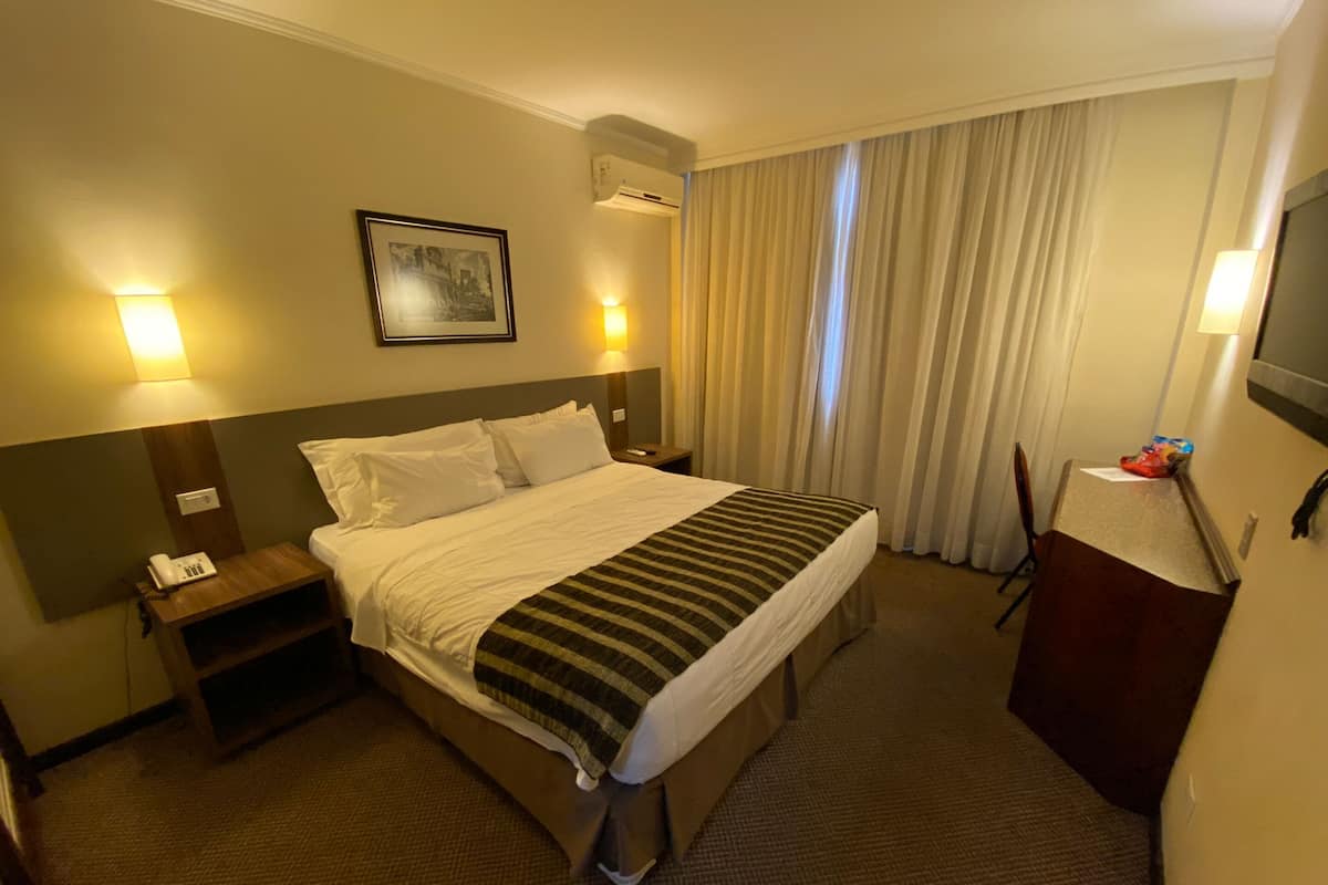 Minibar, in-room safe, desk, free WiFi