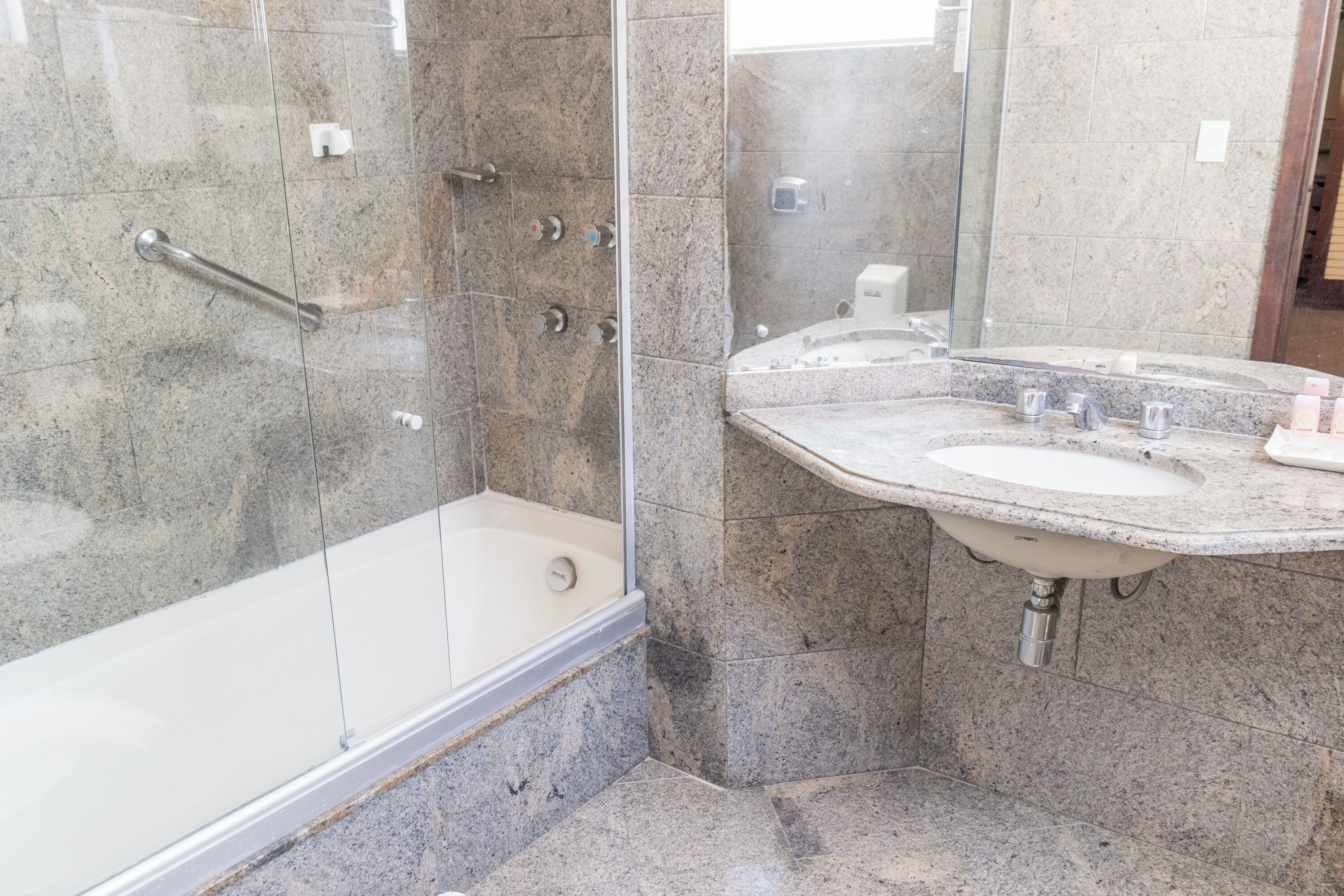 deluxe twin room | bathroom | free toiletries, hair dryer, towels