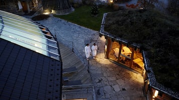 Espace de soins pour les couples, sauna, bain Ă remous, hammam