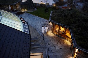Couples treatment room(s), sauna, hot tub, steam room, body treatments