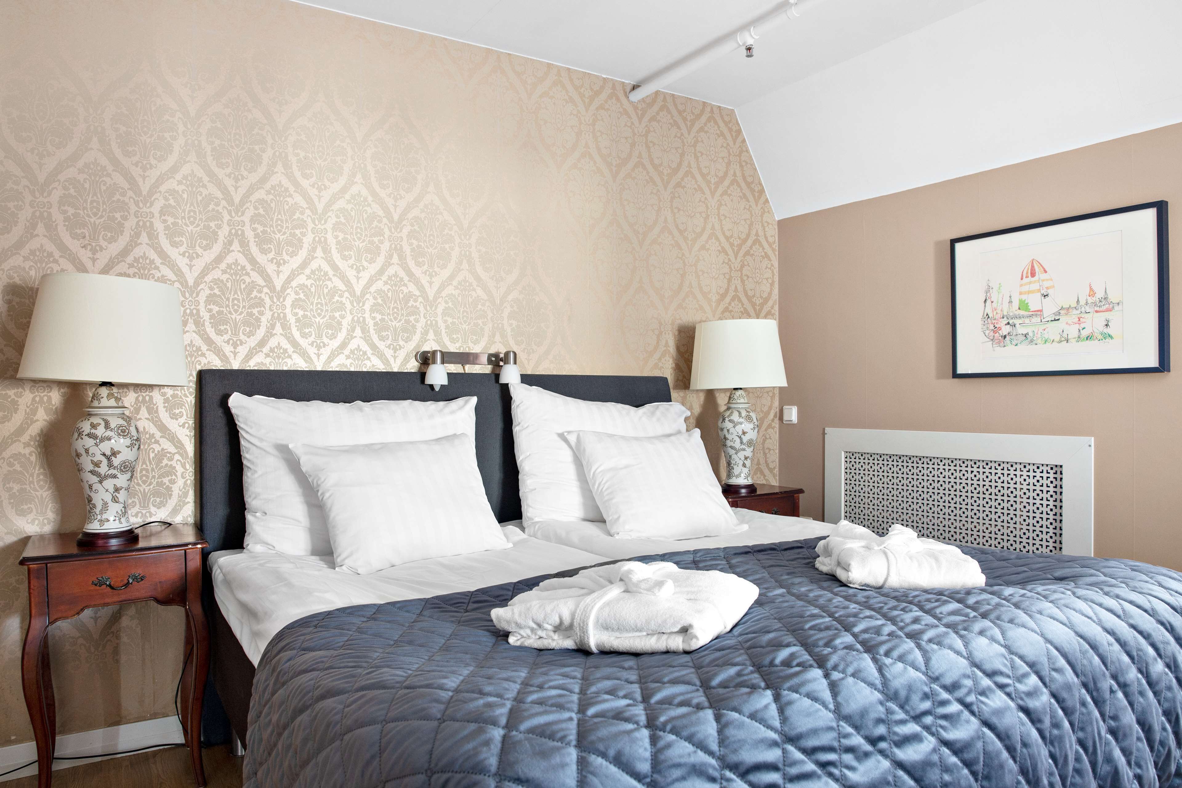 Rom – superior, 1 queensize-seng, ikke-røyk | Skrivebord, blendingsgardiner og strykejern/-brett