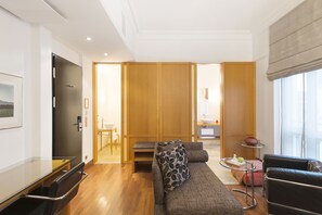 1 bedroom, hypo-allergenic bedding, free minibar, in-room safe