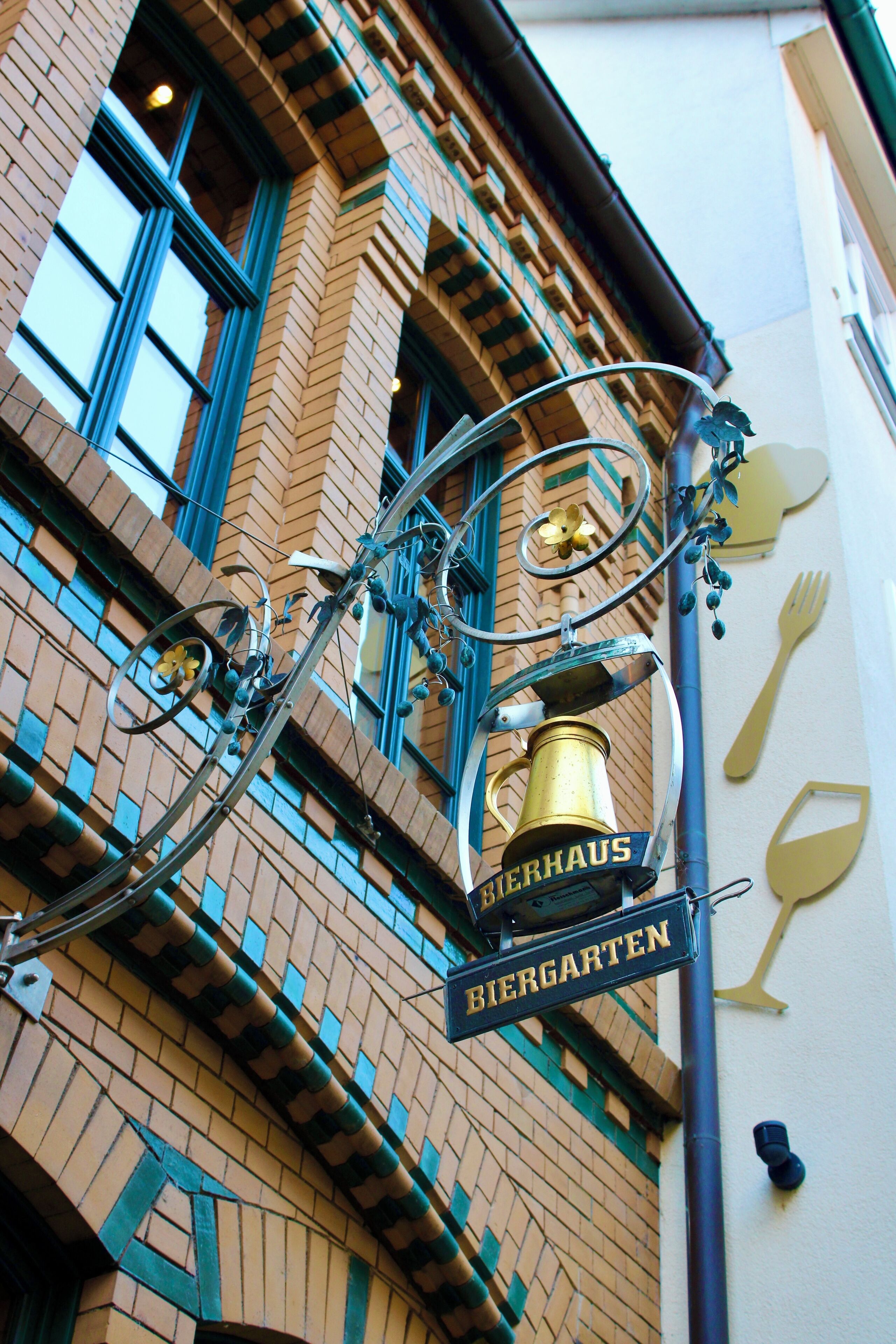 lunch and dinner served, regional cuisine