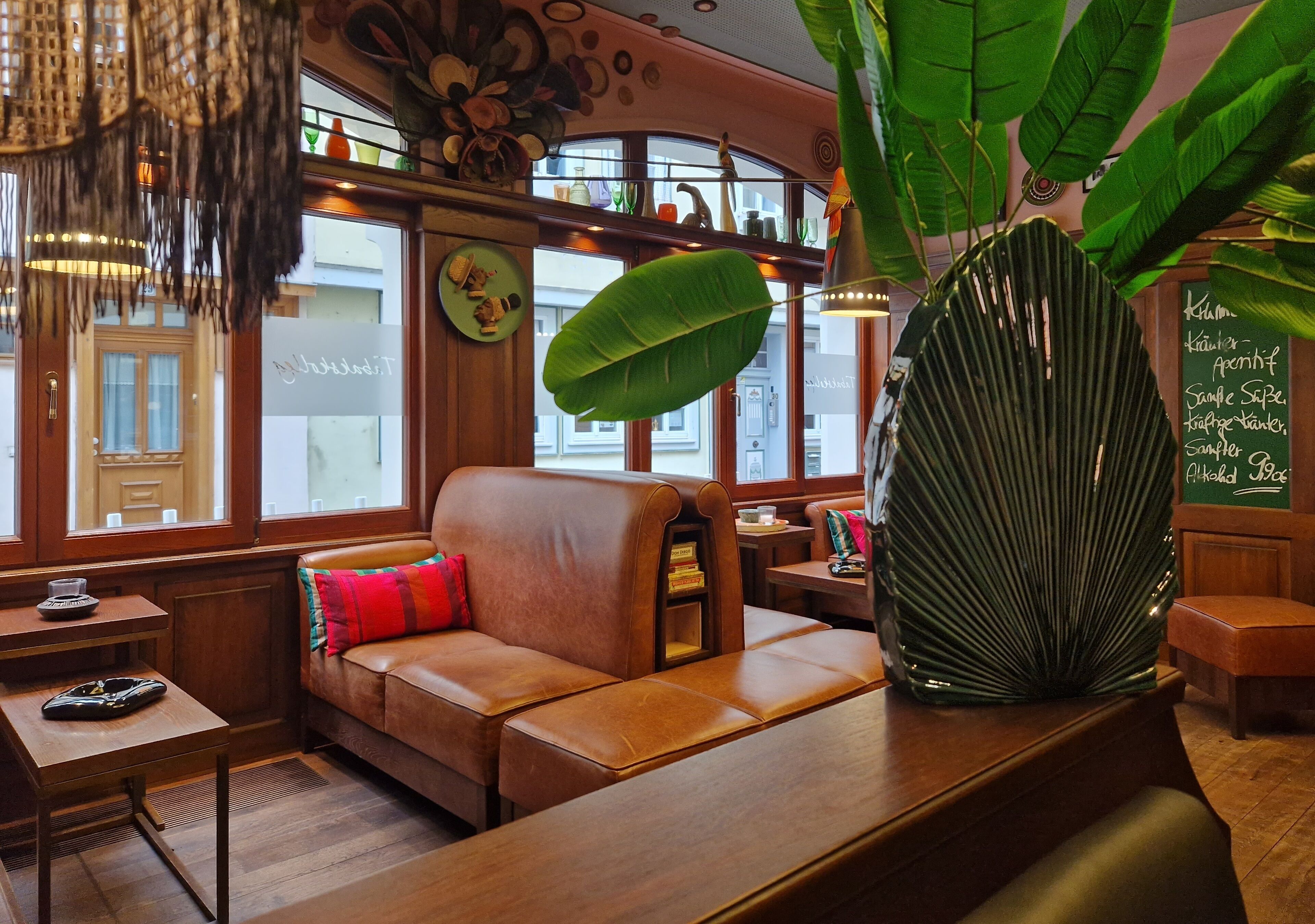 lunch and dinner served, regional cuisine