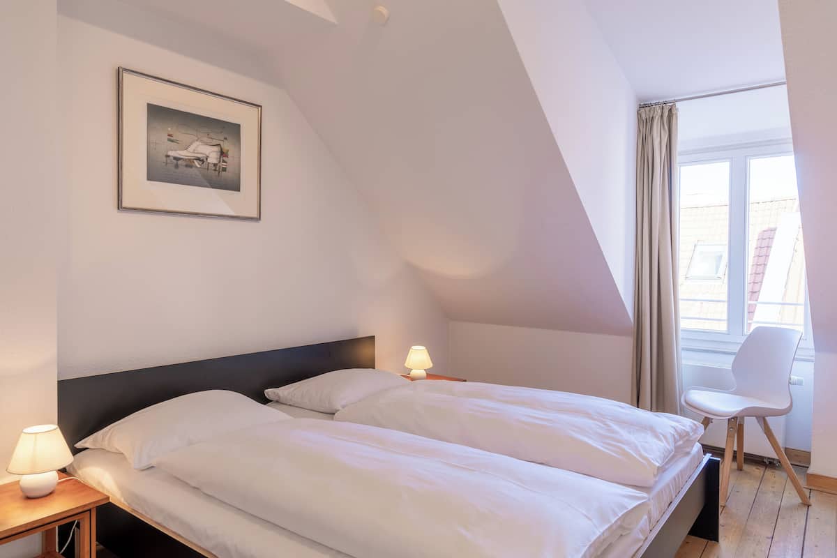 Ferienwohnung Saale-Unstrut | 1 Schlafzimmer, Allergikerbettwaren, Zimmersafe