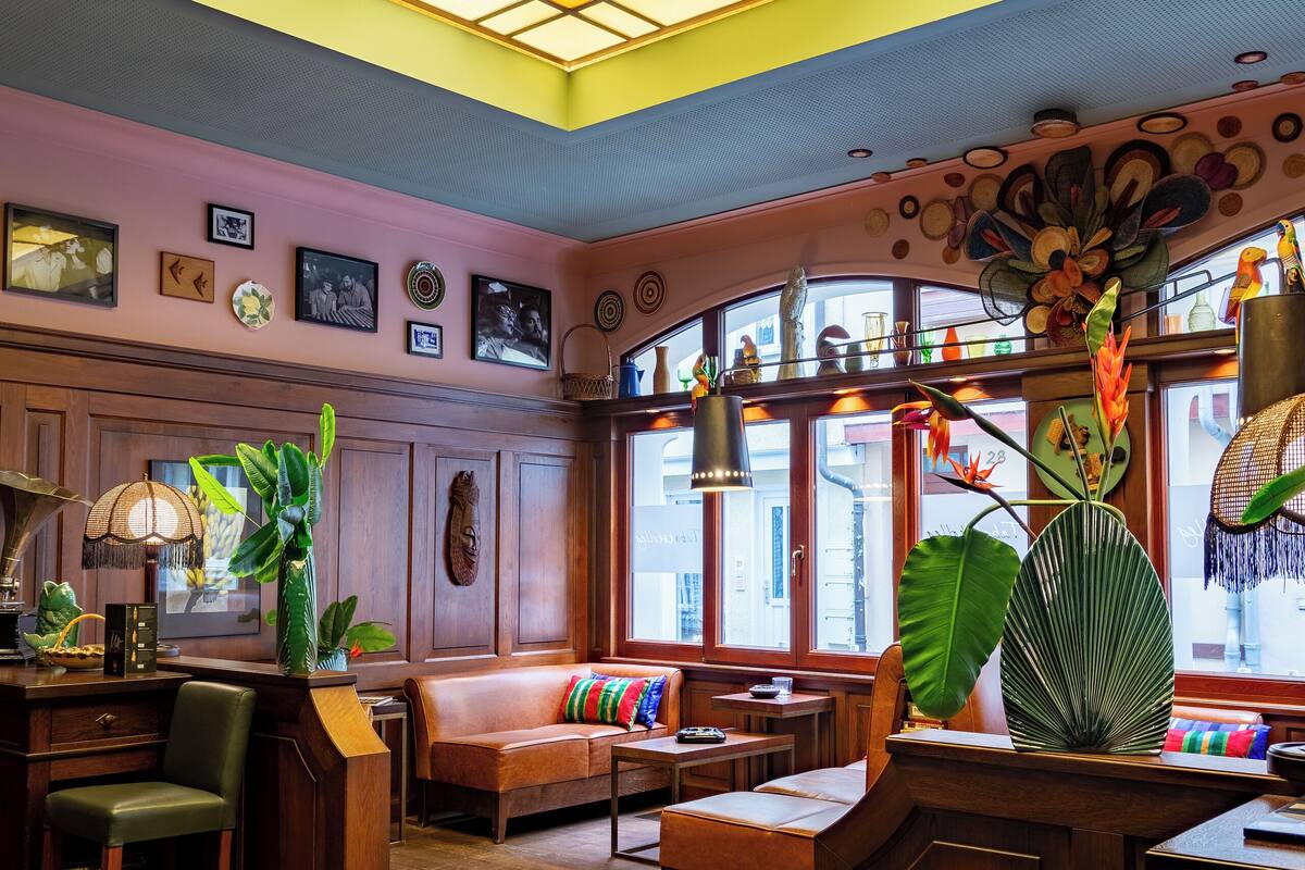 lunch and dinner served, regional cuisine