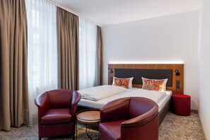 Rom – deluxe | Allergitestet sengetøy, safe på rommet og individuelt innredet