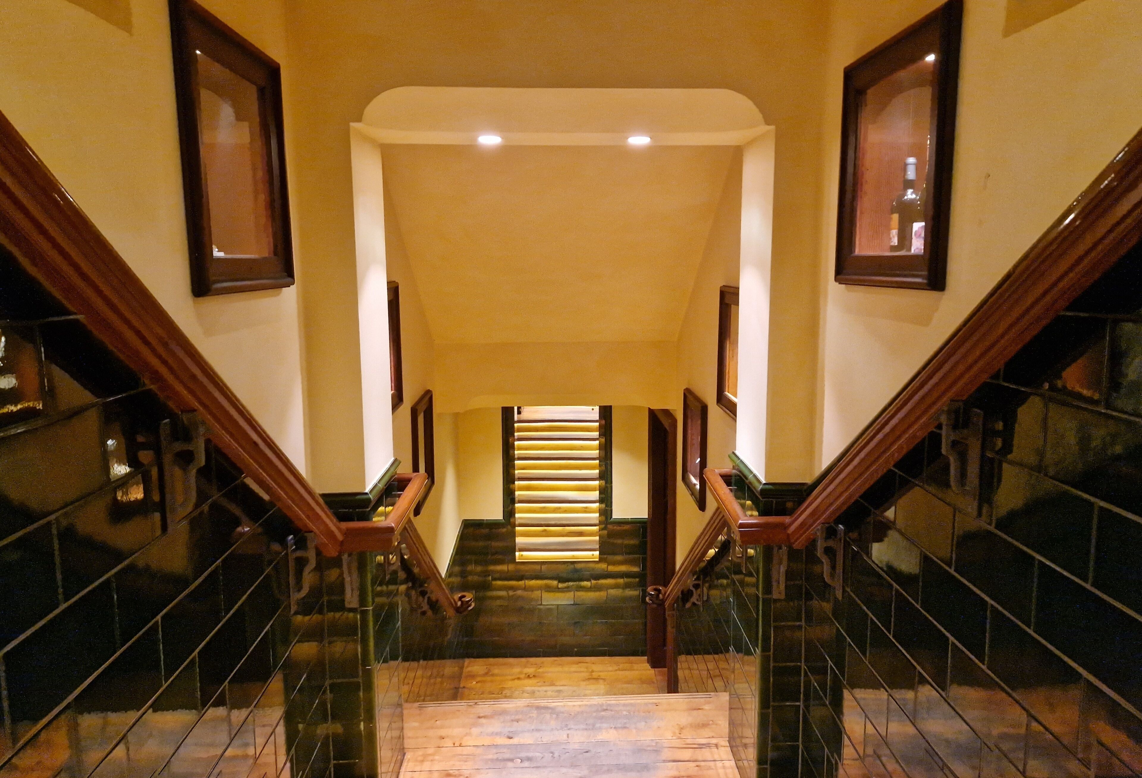 lunch and dinner served, regional cuisine