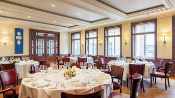 Aperto a pranzo e cena, cucina regionale