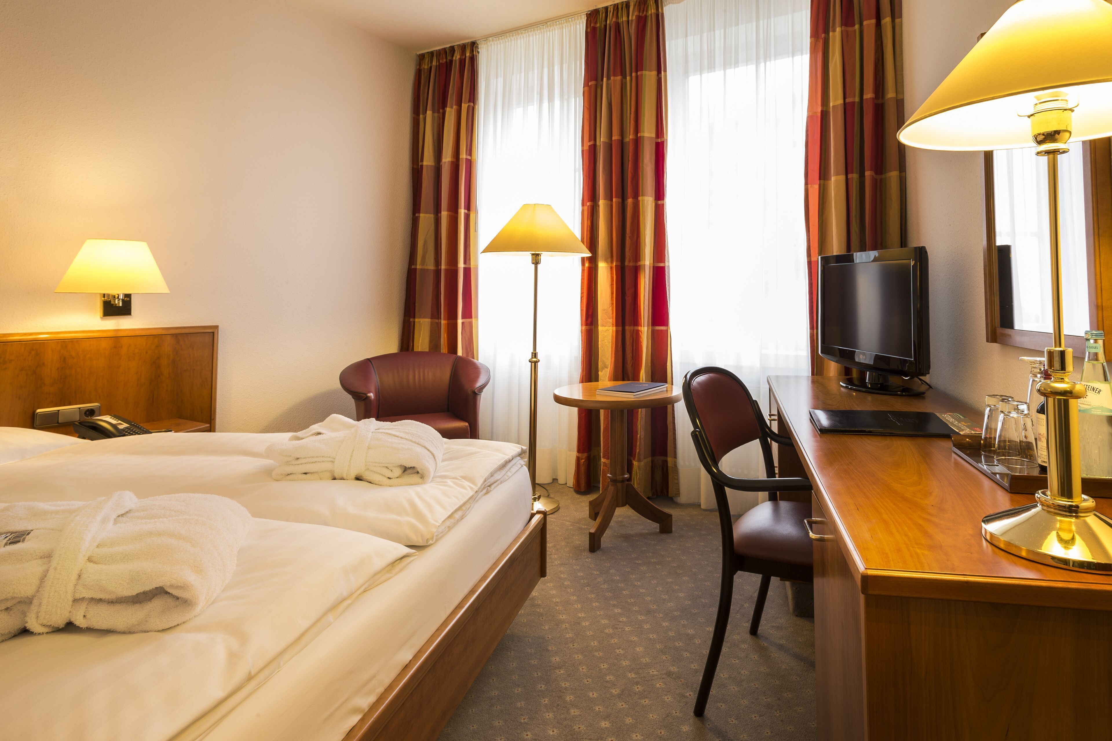 Hypo-allergenic bedding, in-room safe, individually furnished, desk