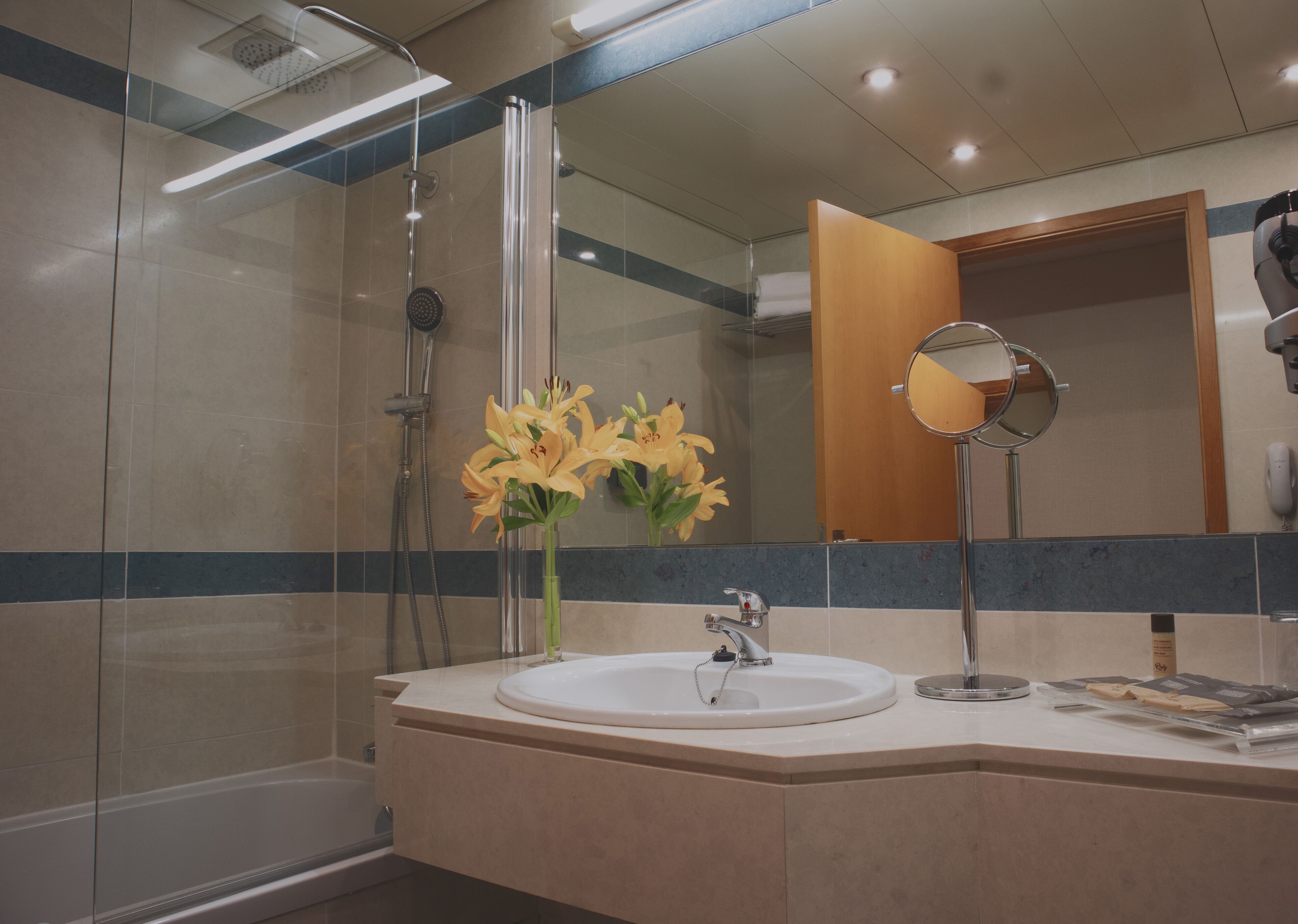 superior room | bathroom | bathtub, free toiletries, hair dryer, bidet