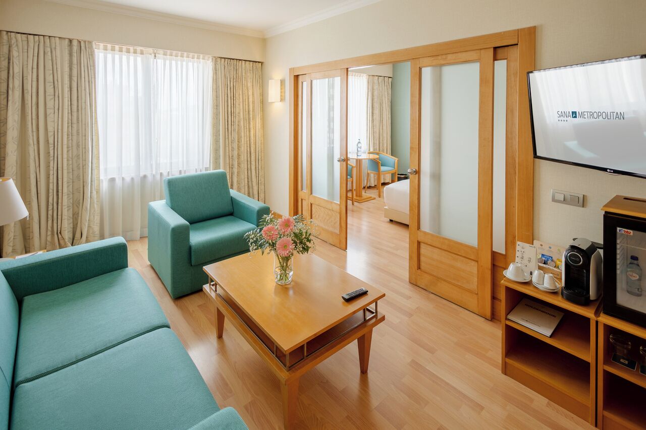 suite | living area | lcd tv