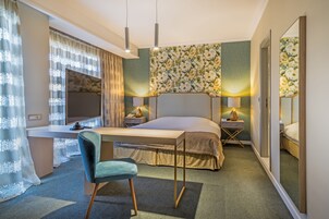 Junior Suite | Minibar, in-room safe, desk, soundproofing