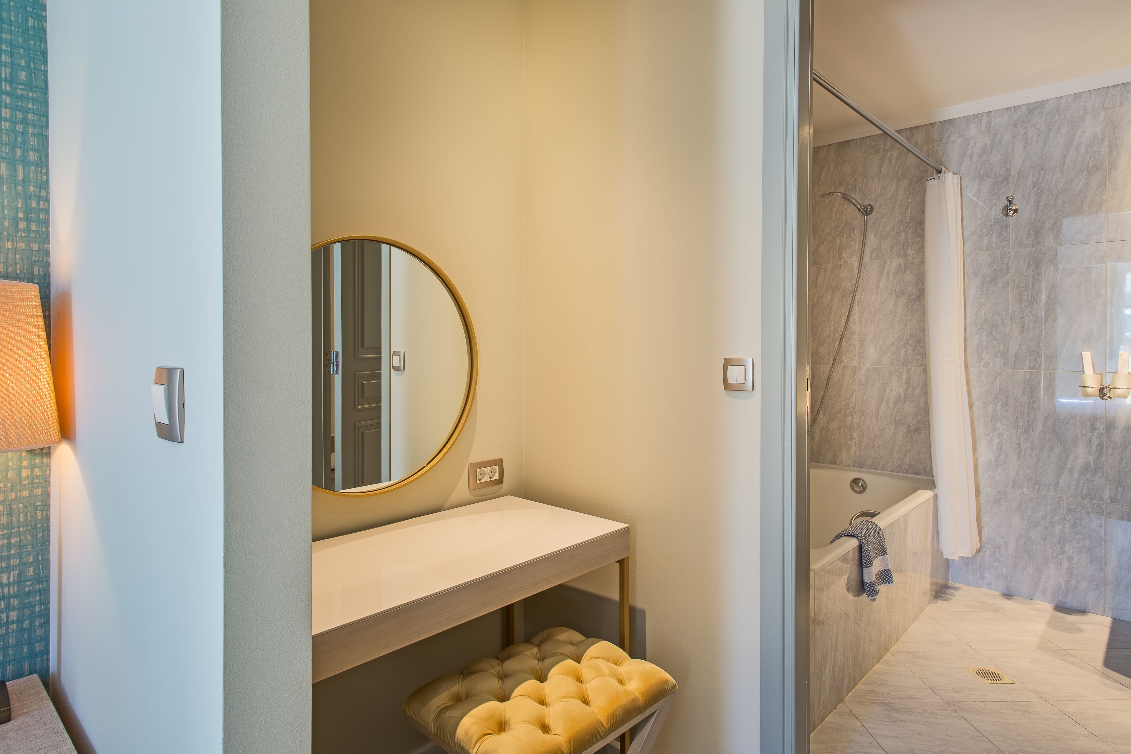 suite (master) | bathroom | free toiletries, hair dryer, slippers, towels