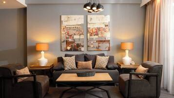 Penthouse | Minibar, in-room safe, desk, soundproofing