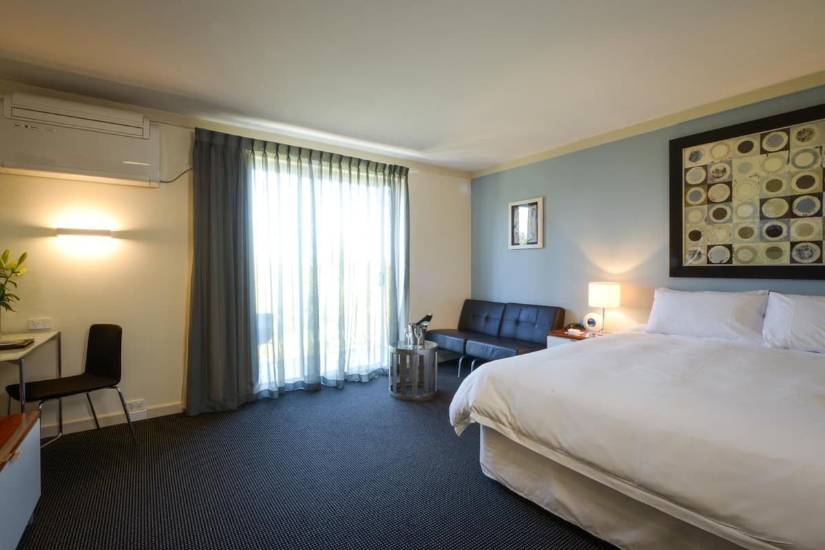 Deluxe Room, 1 Bedroom, Private Bathroom, Park View | Egyptian cotton sheets, hypo-allergenic bedding, pillowtop beds
