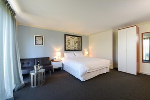 埃及棉床单、防过敏的被褥、加厚床垫、客房内保险箱