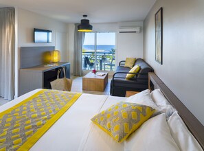 In-room safe, desk, iron/ironing board, bed sheets