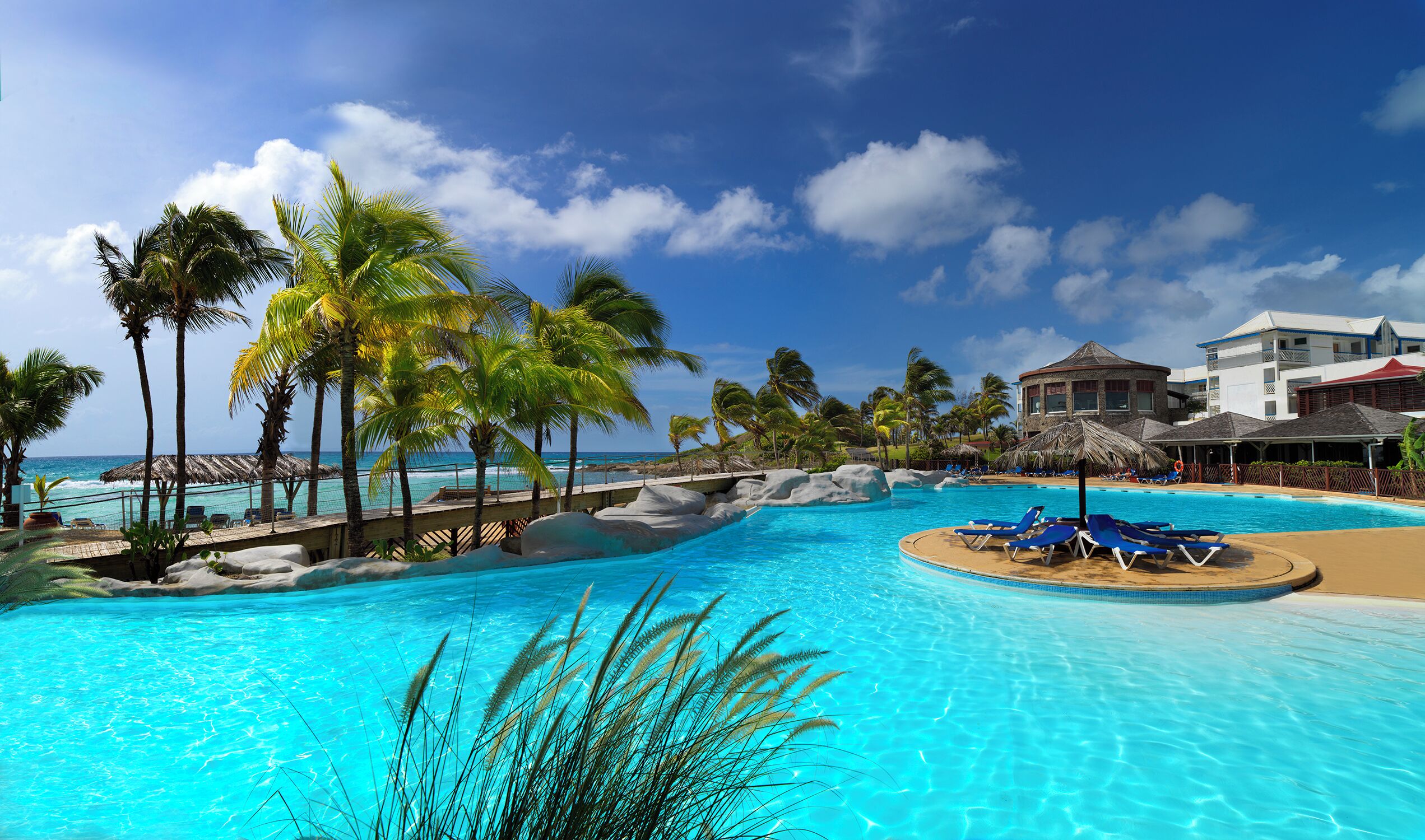 Hồ bơi ngoài trời 