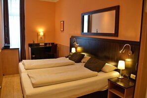 Standard Double Room | Hypo-allergenic bedding, minibar, in-room safe, desk