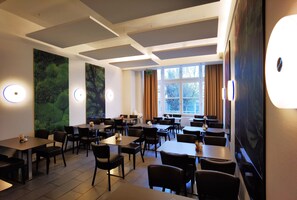 Free daily buffet breakfast  - Arthotel Munich (Munich)