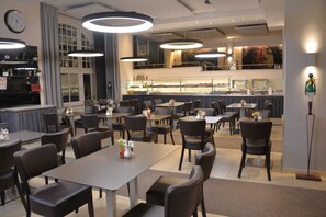 Free daily buffet breakfast - Arthotel Munich (Munich)