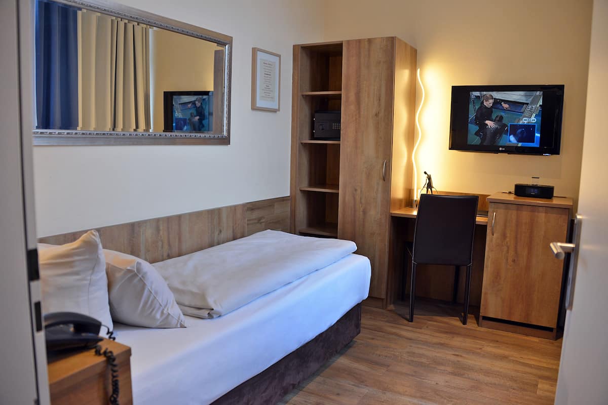 Standard Single Room | Hypo-allergenic bedding, minibar, in-room safe, desk