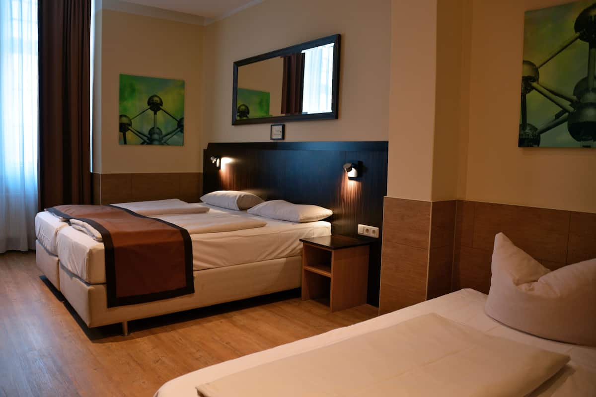 Standard Triple Room | Hypo-allergenic bedding, minibar, in-room safe, desk