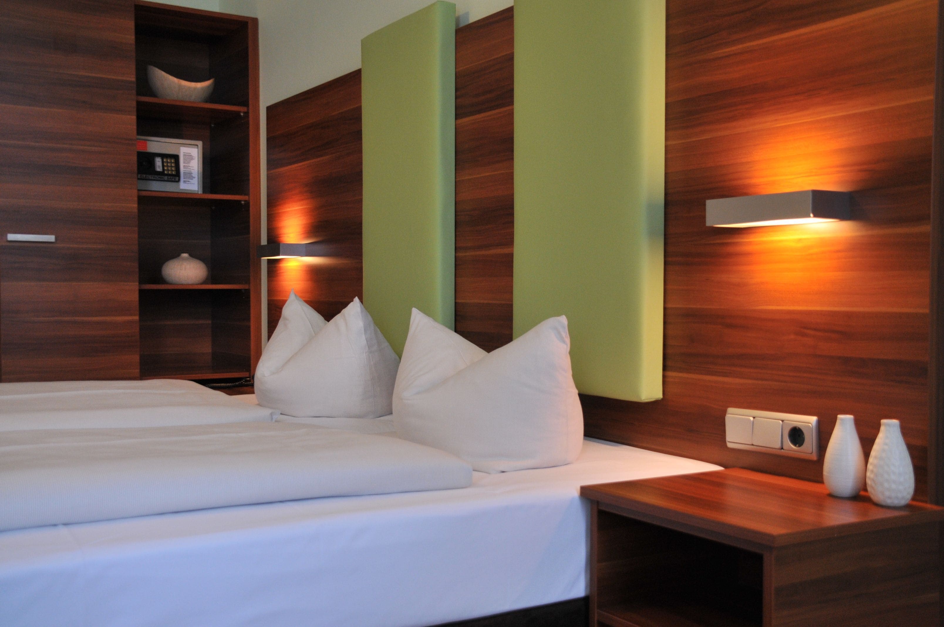 standard double room | hypo-allergenic bedding, minibar, in-room safe, desk