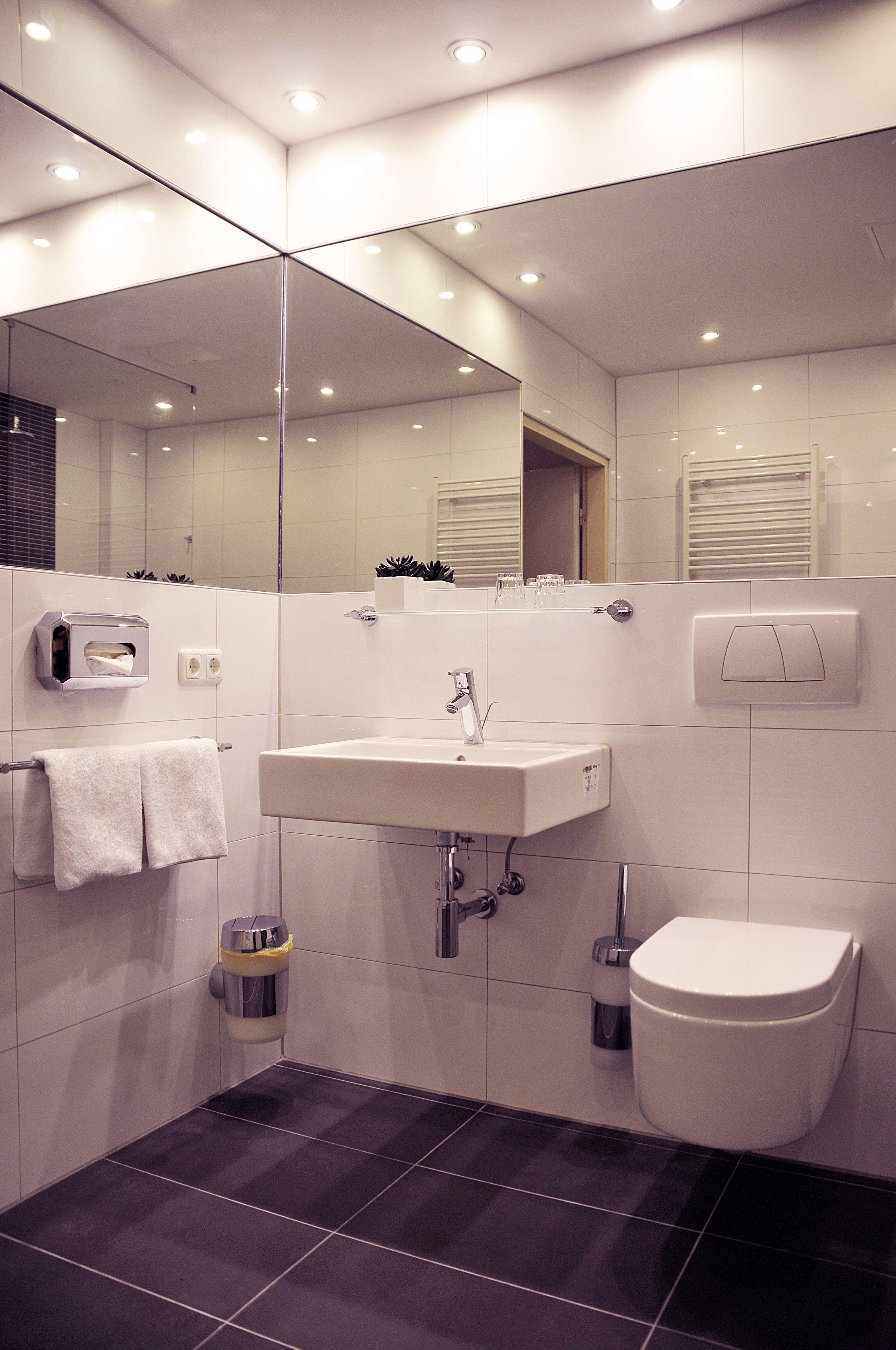 comfort double room | bathroom | shower, free toiletries, hair dryer, towels